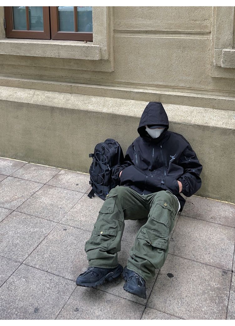 Olive drab cargo pants from 2KWRLD featuring multiple pockets and a relaxed fit, displayed on a mannequin.