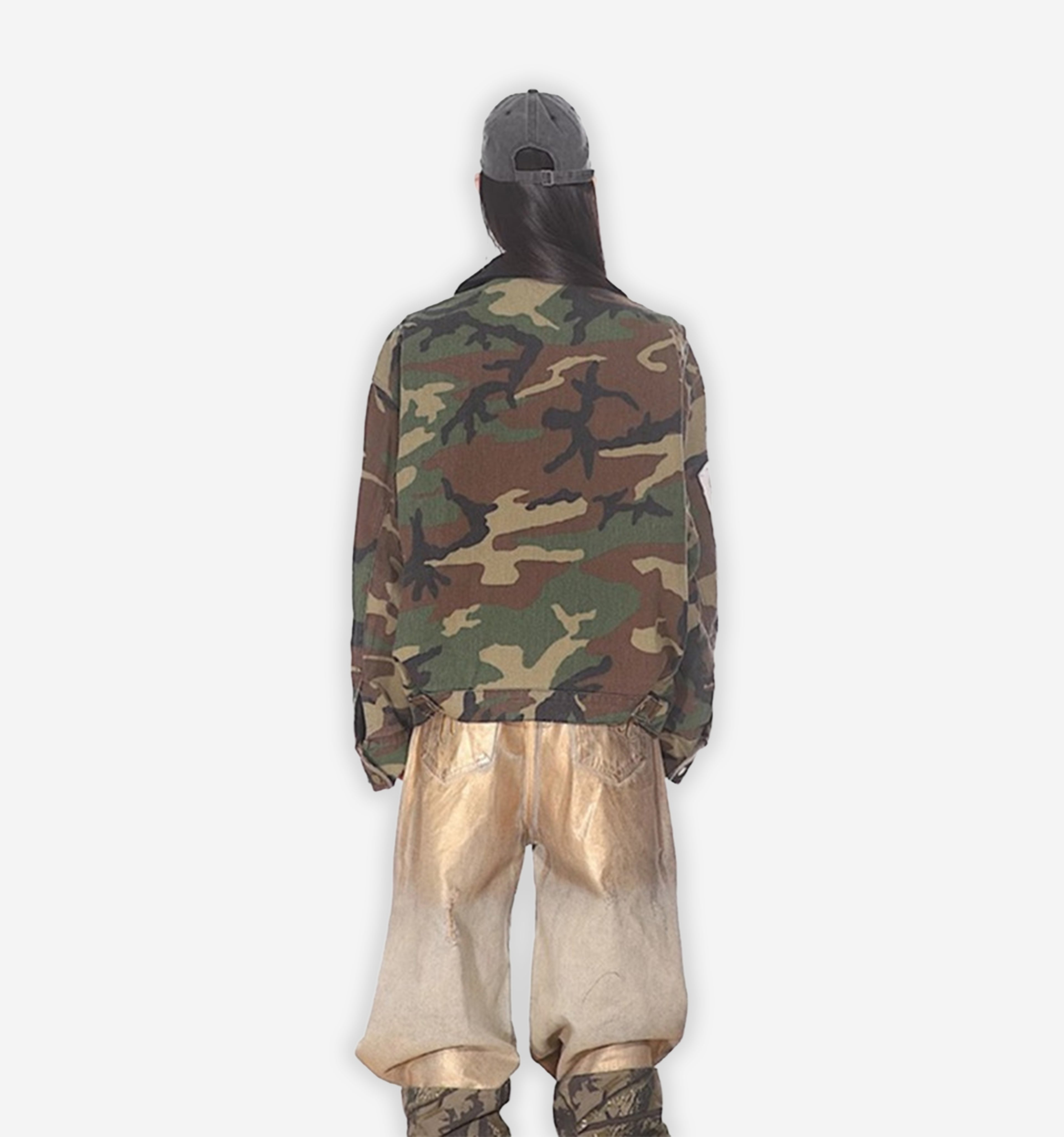 2KWRLD camo workwear jacket with durable fabric, multiple pockets, and adjustable cuffs, suitable for outdoor work and rugged wear.